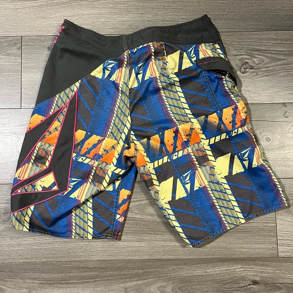 Volcom Board Shorts - Picture 2 of 6